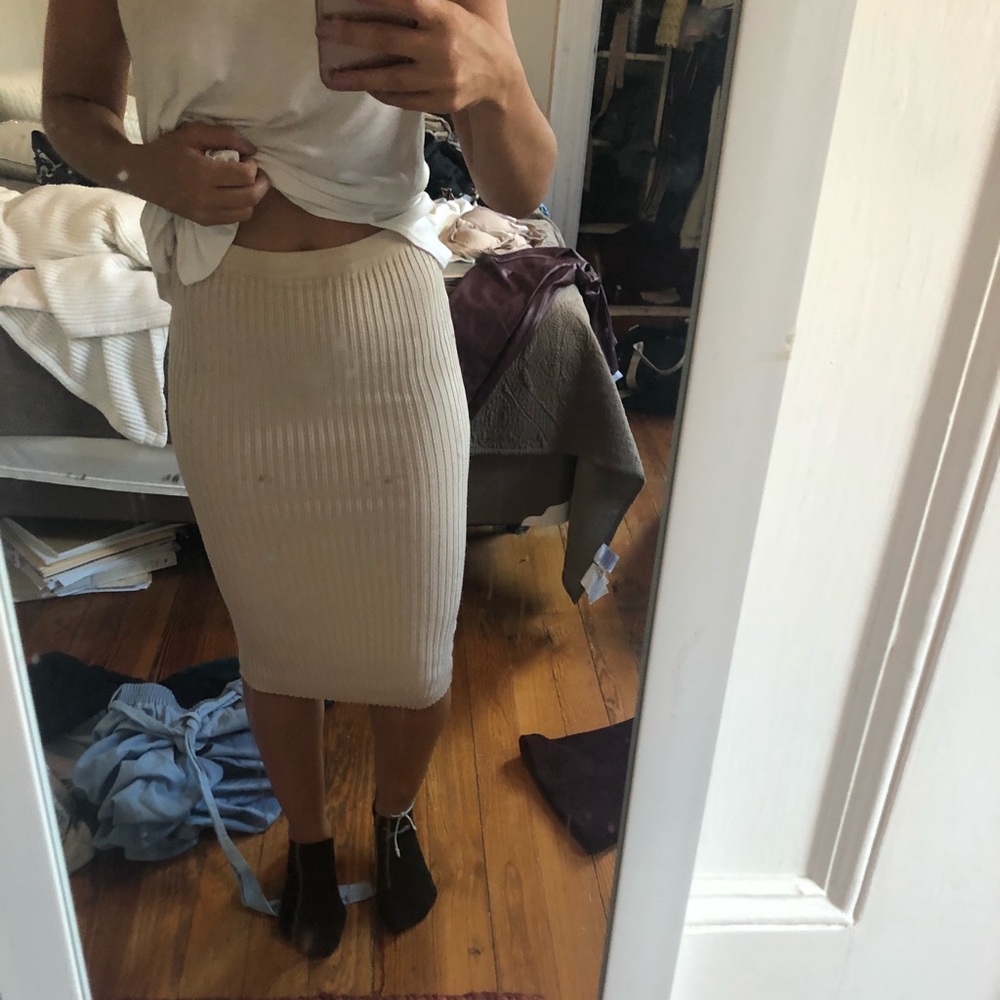 Beige pencil skirt